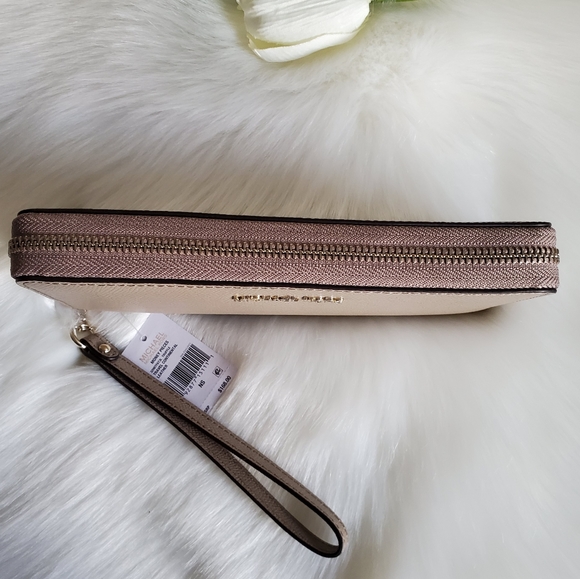 BEAUTIFUL MICHAEL KORS WALLET - Picture 3 of 6